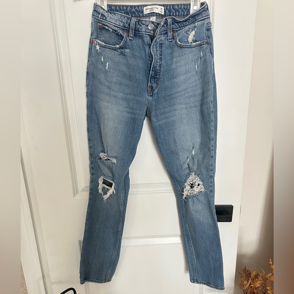 👖 A&F Curve Love Skinny High Rise Jeans – Light Wash Distressed (Size 26/2R)